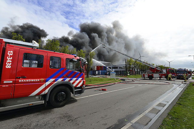 2017/83/20170422-13u26 GB 006 Zeer grote brand Westhavenweg ASD.jpg